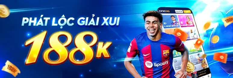 Đội tuyển eSports đang thi đấu trên sân khấu lớn